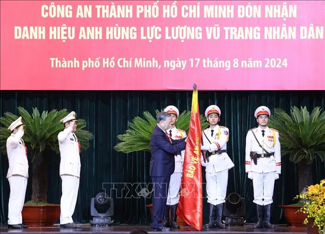 Tổng Bí thư, Chủ tịch nước trao tặng danh hiệu Anh hùng Lực lượng vũ trang cho Công an TP Hồ Chí Minh - Ảnh 3.