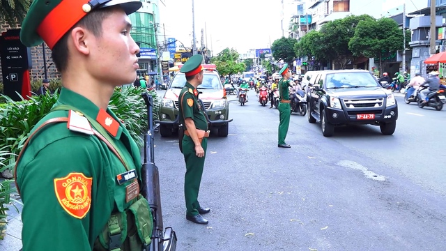 Mỗi chuyến đi của người lính cầm vô lăng là hành trình xanh - Ảnh 2.