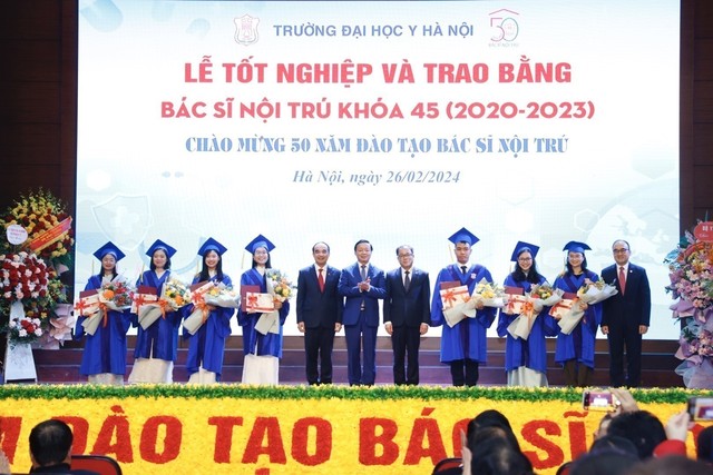 Tính mạng, sức khỏe của người bệnh - Phần thưởng cao quý, thiêng liêng nhất dành cho thầy thuốc - Ảnh 1.