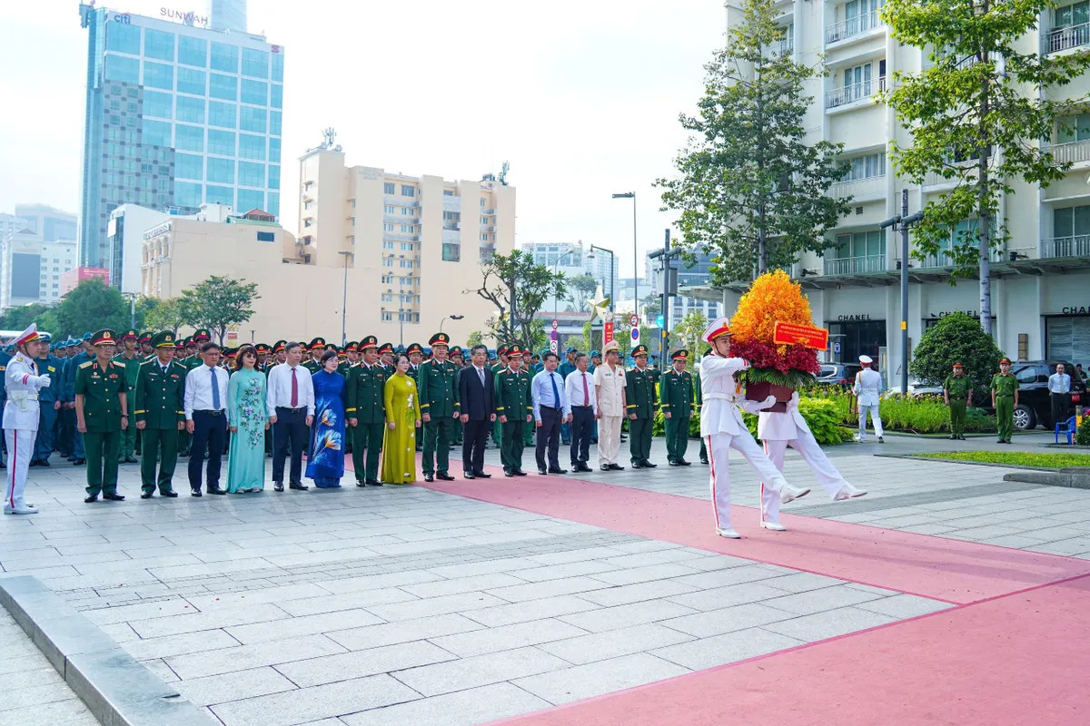 TP Hồ Chí Minh báo công Chủ tịch Hồ Chí Minh - Ảnh 1.