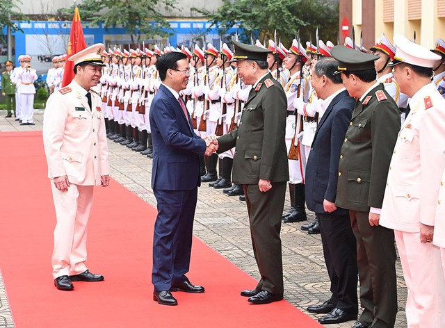 Chủ tịch nước Võ Văn Thưởng thăm Bộ Tư lệnh Cảnh vệ và Cảnh sát cơ động - Ảnh 1.