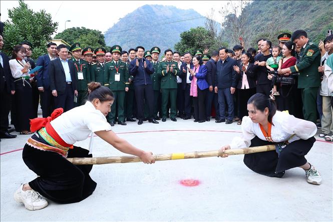 Chủ tịch nước Lương Cường thăm, chúc Tết người dân huyện Sìn Hồ, tỉnh Lai Châu - Ảnh 2.