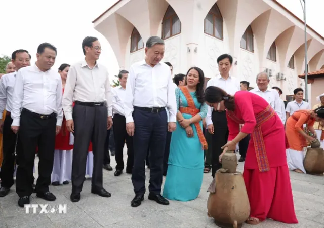 Tổng Bí thư Tô Lâm thăm và kiểm tra một số cơ sở kinh tế, văn hóa, xã hội tại Ninh Thuận - Ảnh 3.