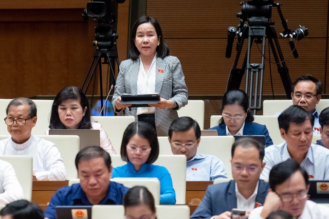 Bộ trưởng Bộ Y tế nói về thực trạng bệnh nhân đi viện phải mua thuốc bên ngoài - Ảnh 1.