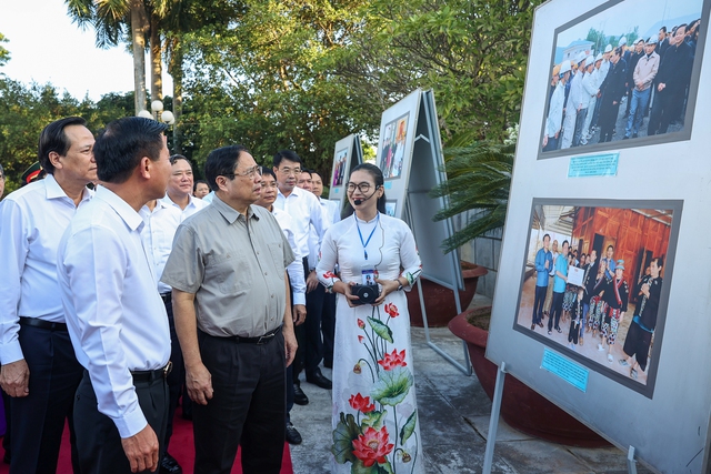 Thủ tướng dâng hương tại Khu Văn hóa tưởng niệm Chủ tịch Hồ Chí Minh ở Thanh Hóa - Ảnh 5.