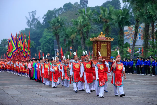 Thủ tướng Phạm Minh Chính dâng hương tưởng nhớ các Vua Hùng - Ảnh 7.