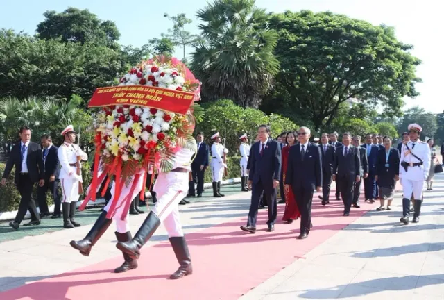 Chủ tịch Quốc hội Trần Thanh Mẫn gặp gỡ đại diện cộng đồng người Việt tại Lào - Ảnh 2.