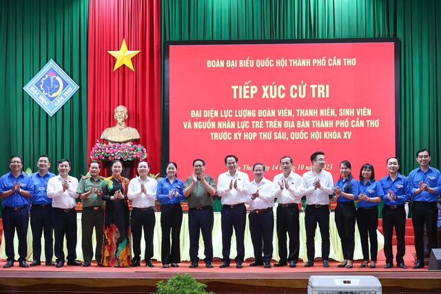 Thủ tướng tiếp xúc cử tri thanh niên, sinh viên, lao động trẻ trước kỳ họp Quốc hội - Ảnh 9.