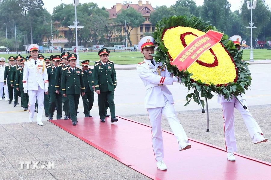 Quân ủy Trung ương, Bộ Quốc phòng tổ chức Lễ báo công và vào Lăng viếng Chủ tịch Hồ Chí Minh - Ảnh 1.