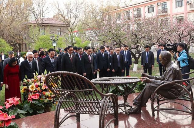 Chủ tịch Quốc hội: Hành động cụ thể làm dày thành tích trong quan hệ Việt Nam - Trung Quốc - Ảnh 7.