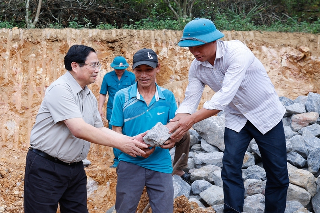 Thủ tướng Phạm Minh Chính: Ai có gì góp nấy để xóa nhà tạm, nhà dột nát cho người nghèo - Ảnh 2.