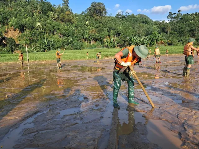 Thủ tướng: Chậm nhất 31/12 tới phải hoàn thành xây dựng lại bản Làng Nủ - Ảnh 3.